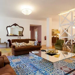 Chiado 4-bedroom Flat Apartment